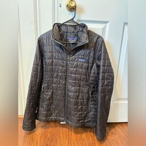 Patagonia Women’s Dark Gray Quilted Puffer Jacket size large